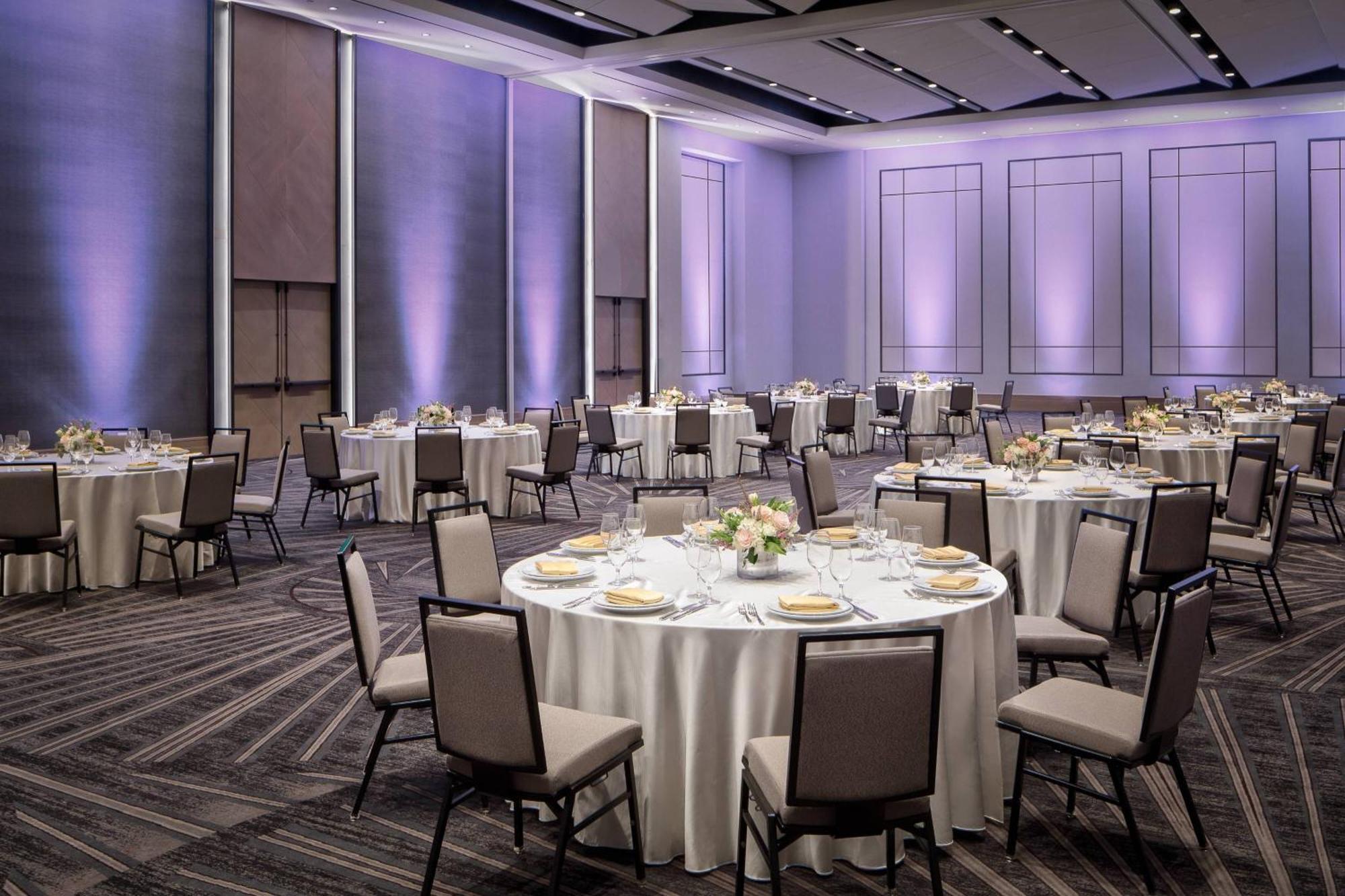 Marriott Dallas Uptown Exterior photo